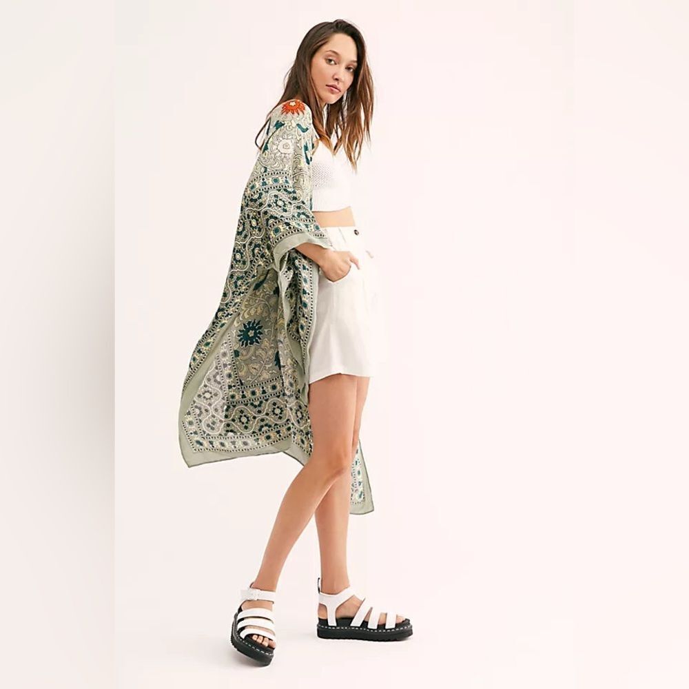 FREE PEOPLE MAGIC DANCE BORDER PRINT KIMONO LIVHT GREEN ONE SIZE - Picture 3 of 9